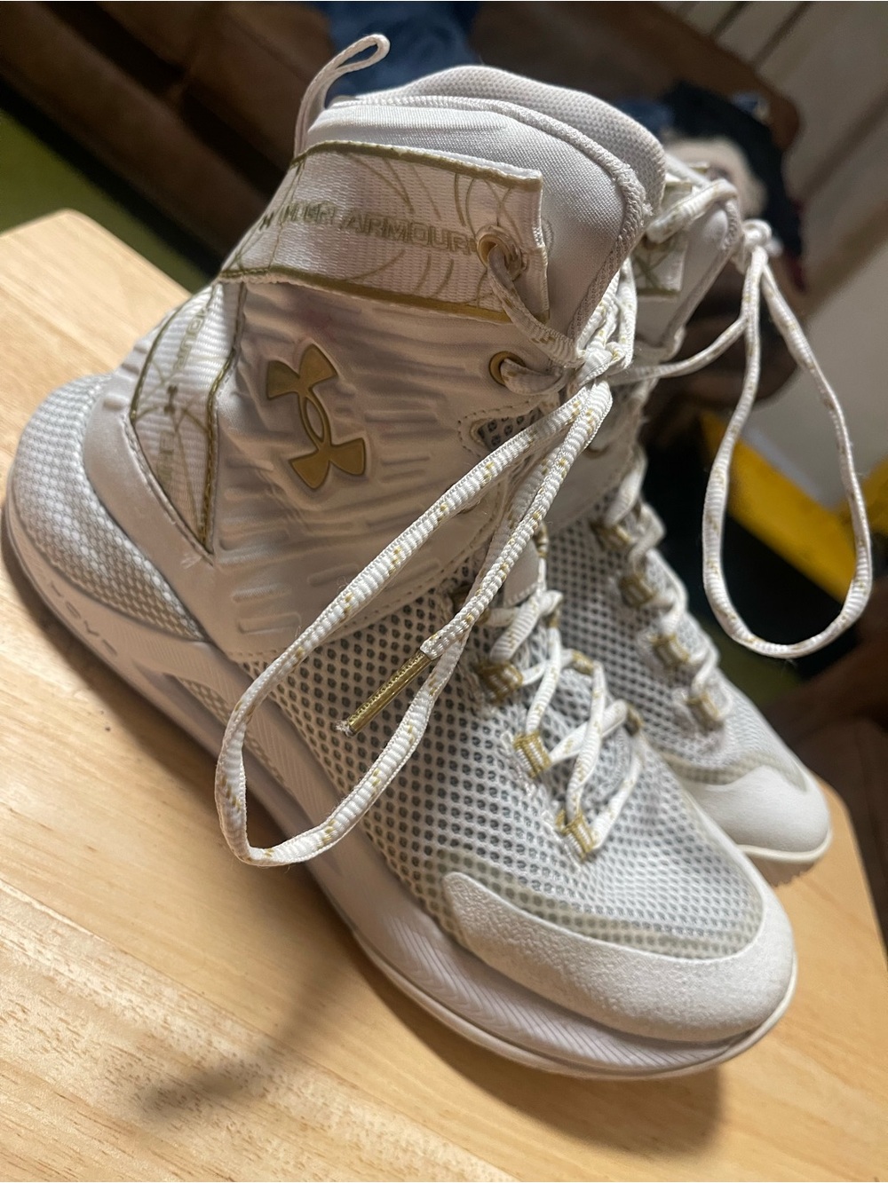 Under Armour Women's UA HOVR Highlight Ace White Volleyball Shoes Size US 8.5